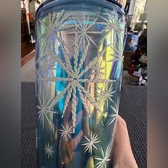 ⭐️Starbucks⭐️ Rare Snowflake Irredescent 24 oz Tumbler Beautiful - Picture 3 of 7